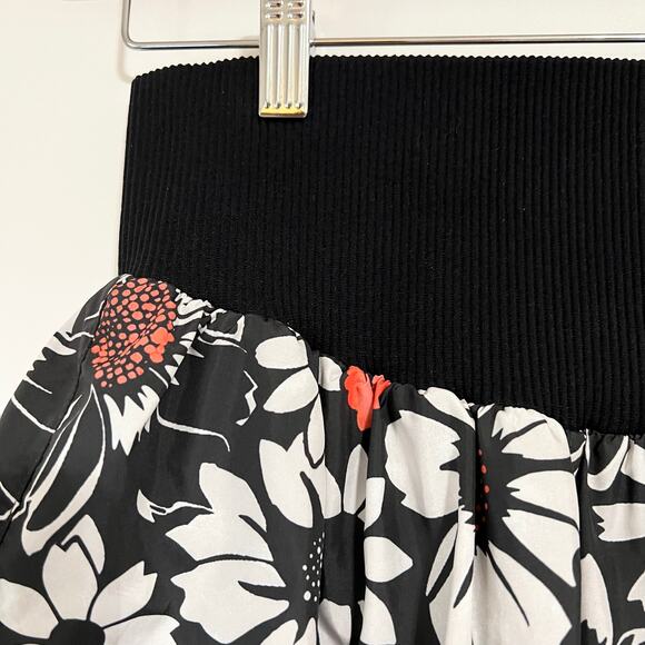 NWT Free People Movement Carpe Diem Shorts in Tuxedo Daisy - Picture 5 of 10